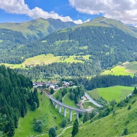 Swiss Alpine Hideaway Dom wakacyjny Sedrun