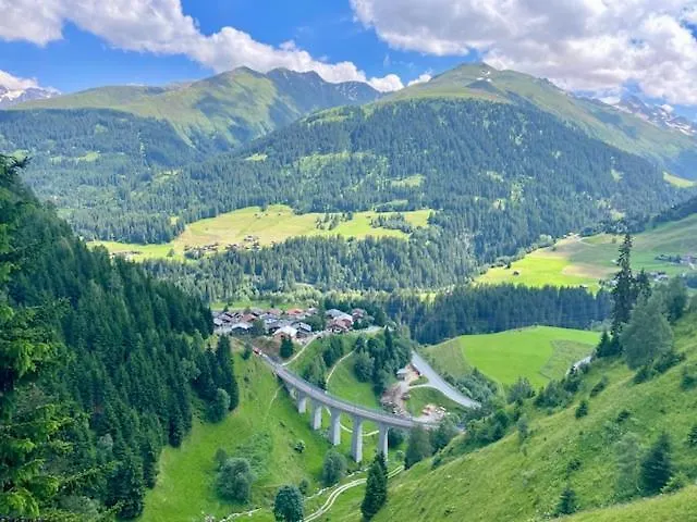 Swiss Alpine Hideaway Dom wakacyjny Sedrun